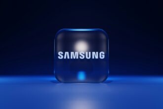 a blue cube with a white logo