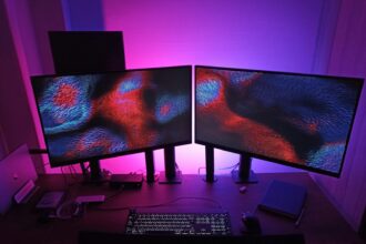 black computer keyboard on black table