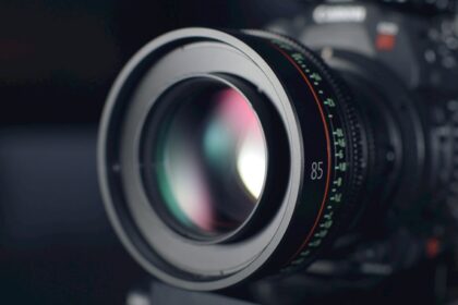 black DSLR camera