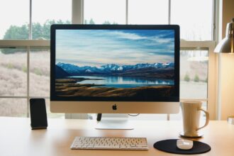 silver iMac ad wireless keyboard